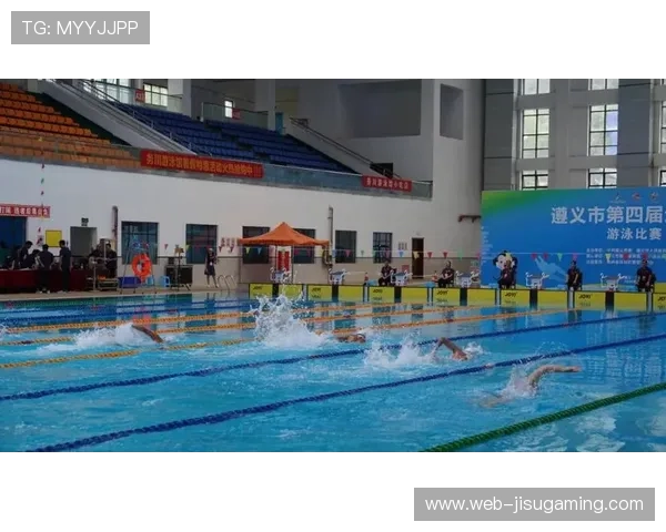 群众组比赛业余球员鱼跃救球，观众动容